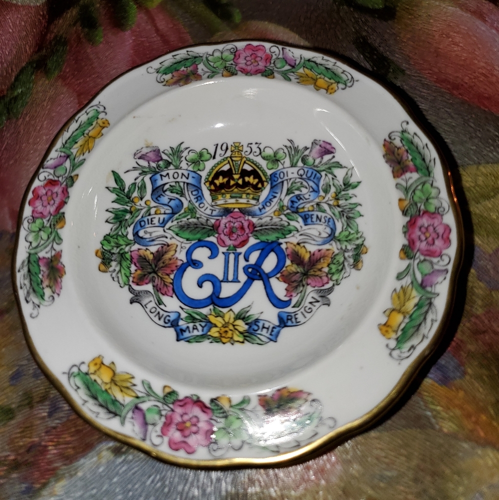 Small 4 1/4 " 1953 Royalty Coronation Memento